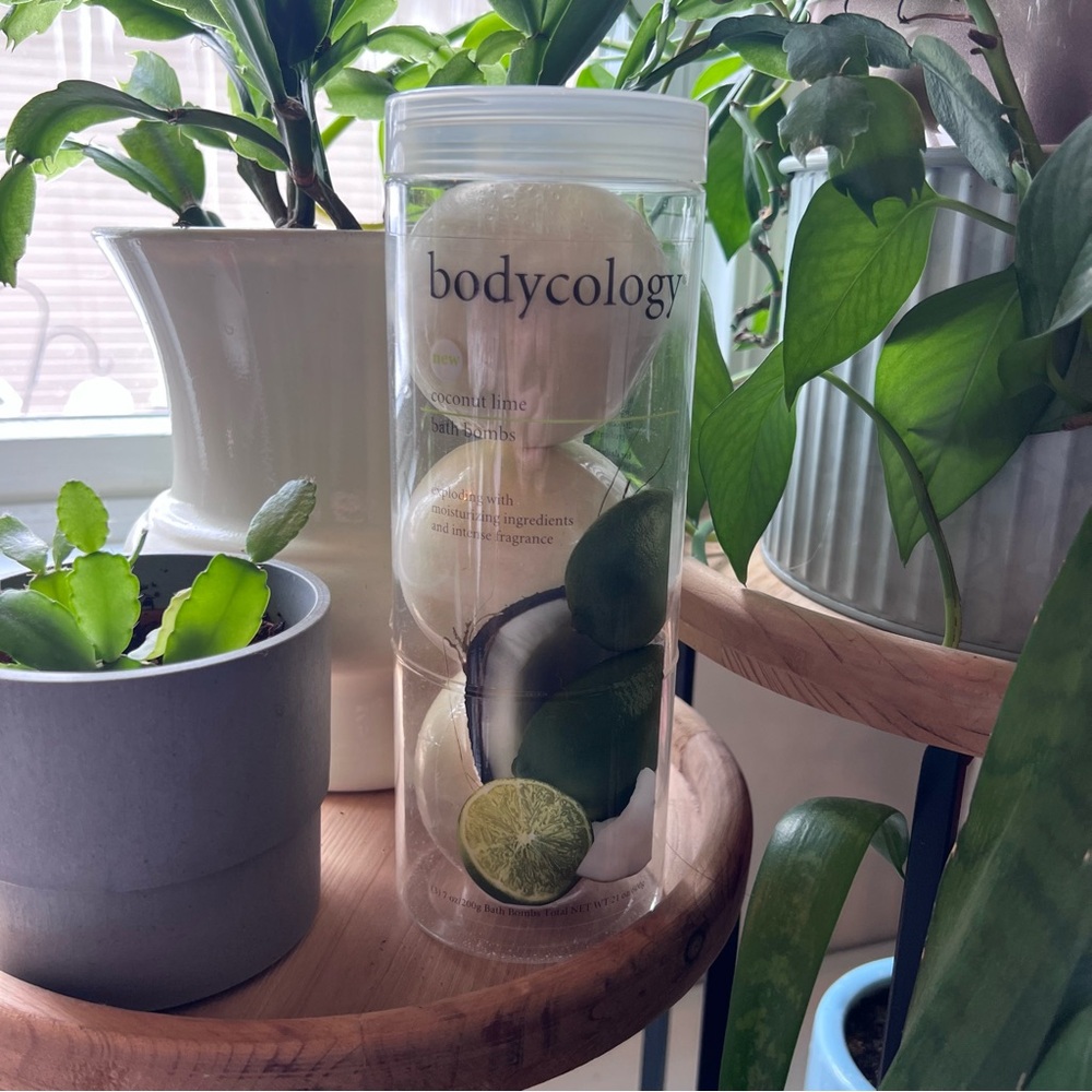 Vintage Bodycology Coconut Lime Bath Bombs - White and Green